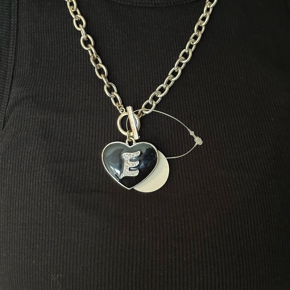 Chic Silver Necklace with Black Heart Charm